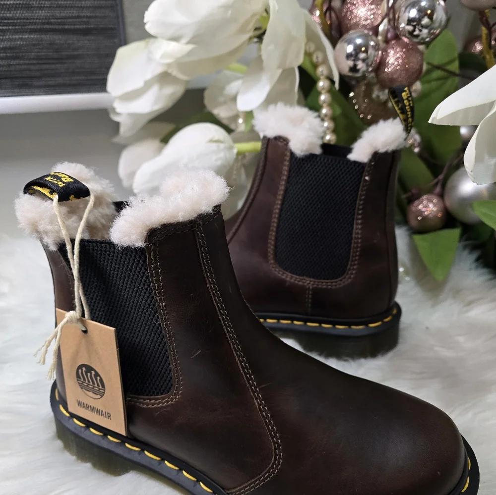 Dr. Martens® 2976 Lenore Faux Fur-Lined Chelsea women Boots Dark khaki Orleans